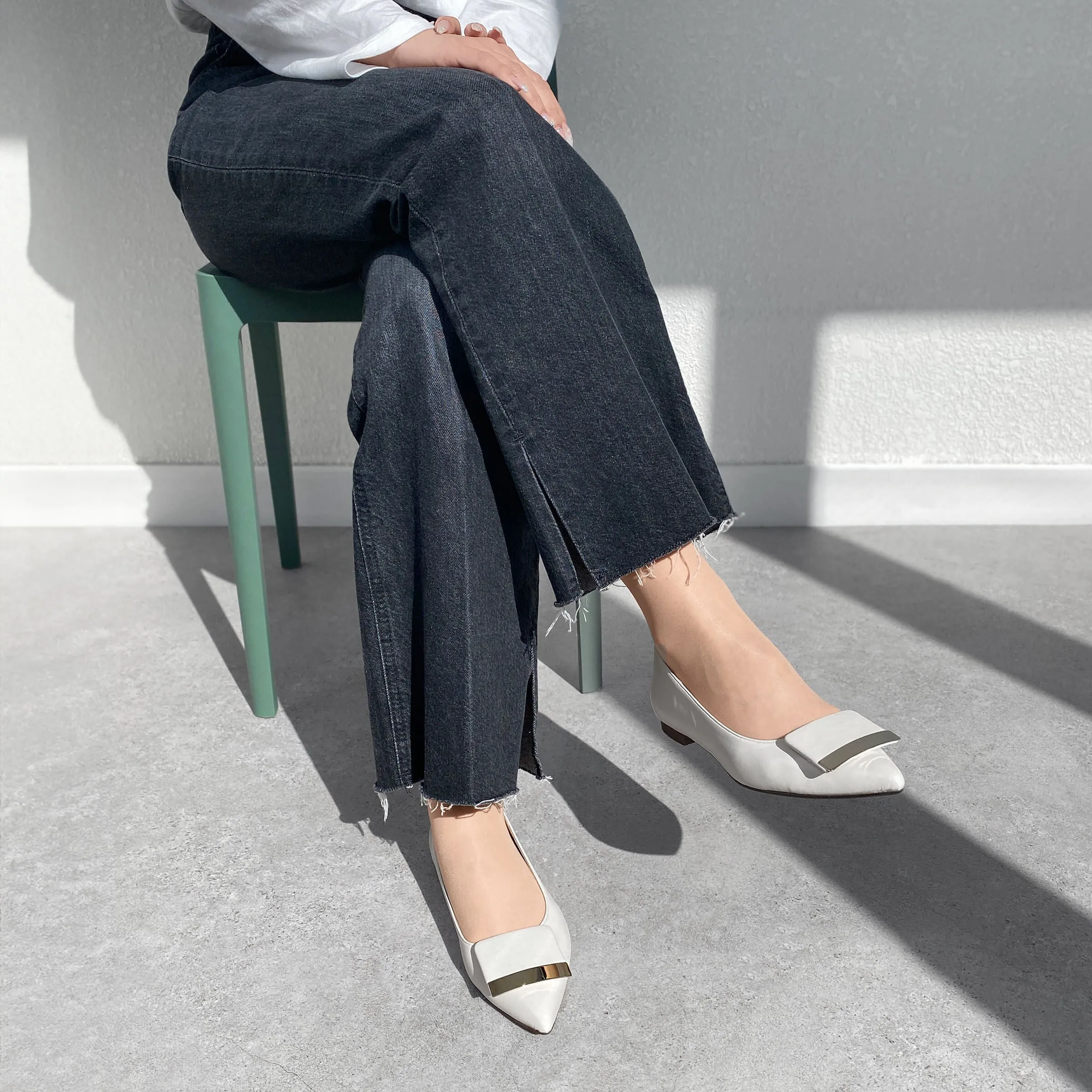 10% OFF: 2024SS: Accent Buckle Flat Shoes (m17006) White Gray