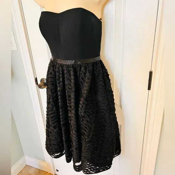 Calvin Klein Modern Black Strapless Sheath Embellished Cocktail Party Prom Dress