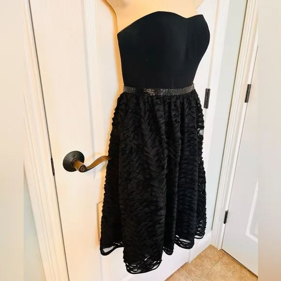 Calvin Klein Modern Black Strapless Sheath Embellished Cocktail Party Prom Dress