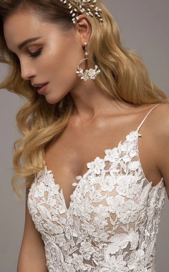 Elegant A-Line Spaghetti Chiffon Lace Court Train Wedding Dress with Appliques-716417