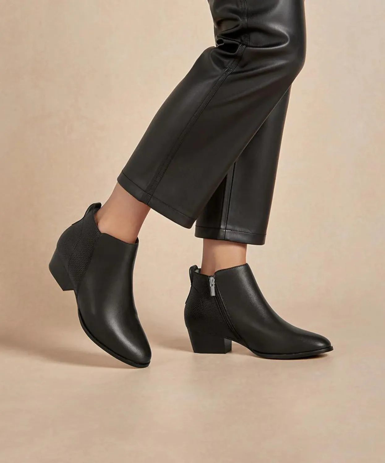 Frankie4 Charleston Black Boots