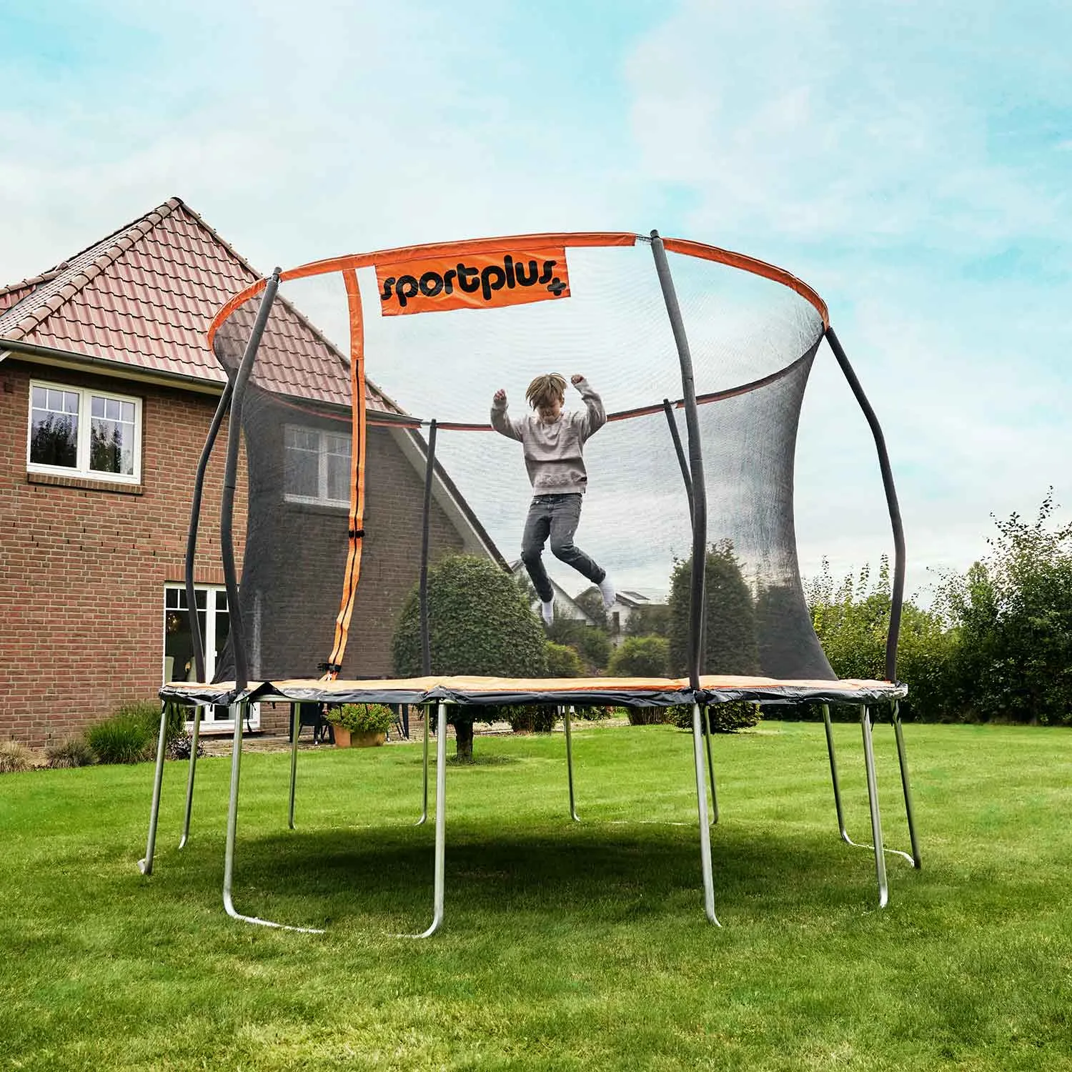 Gartentrampolin mit patentierter Rahmenkonstruktion