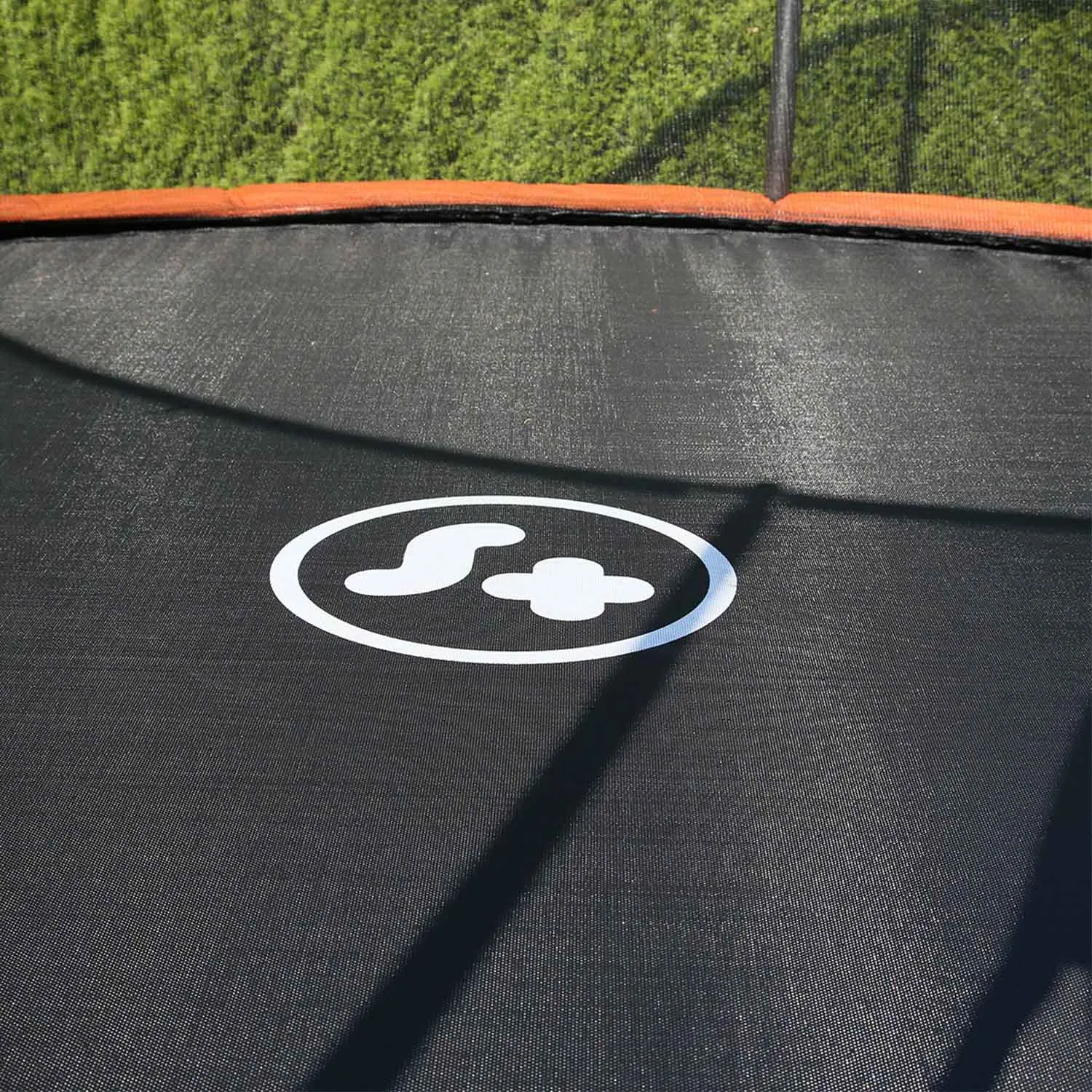 Gartentrampolin mit patentierter Rahmenkonstruktion