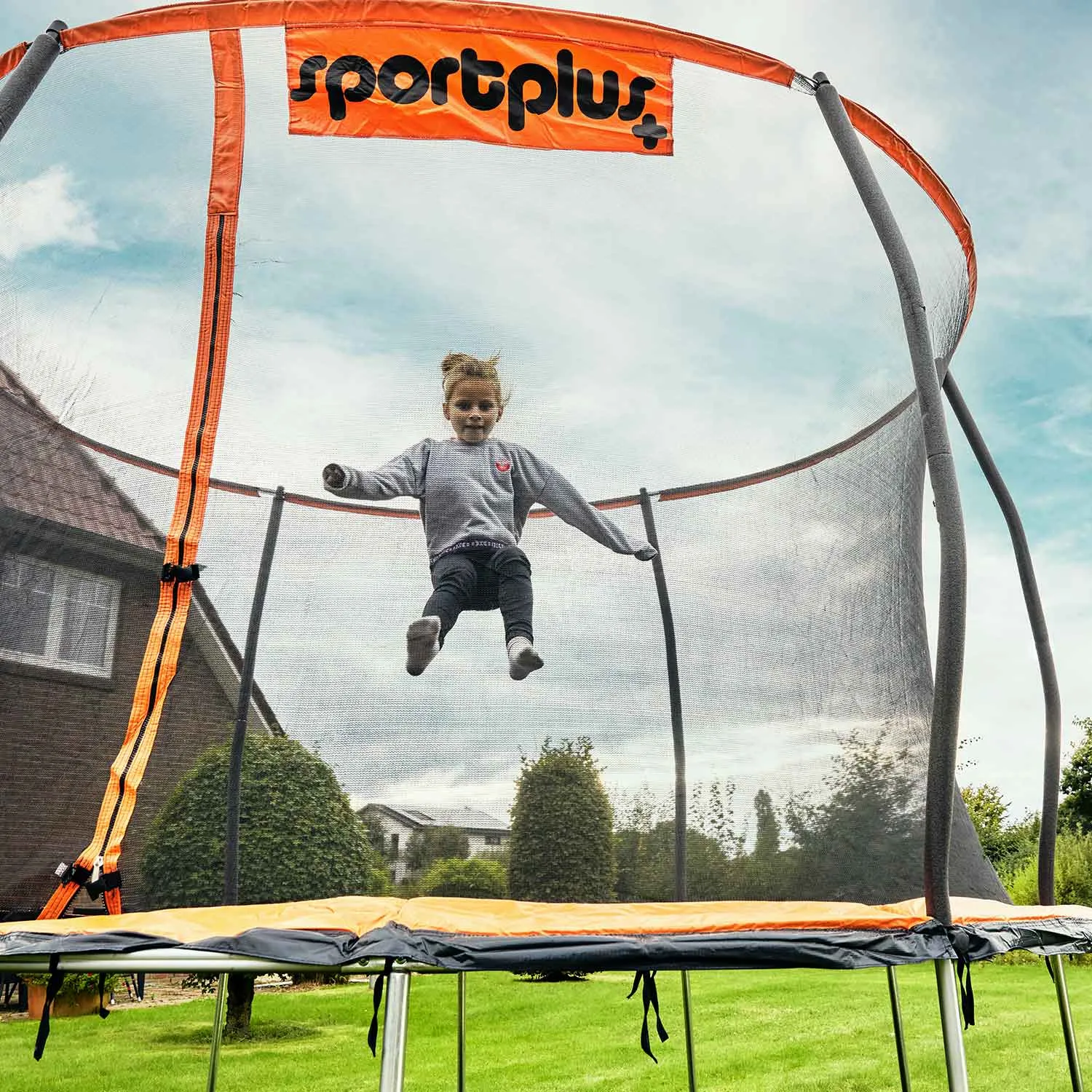 Gartentrampolin mit patentierter Rahmenkonstruktion