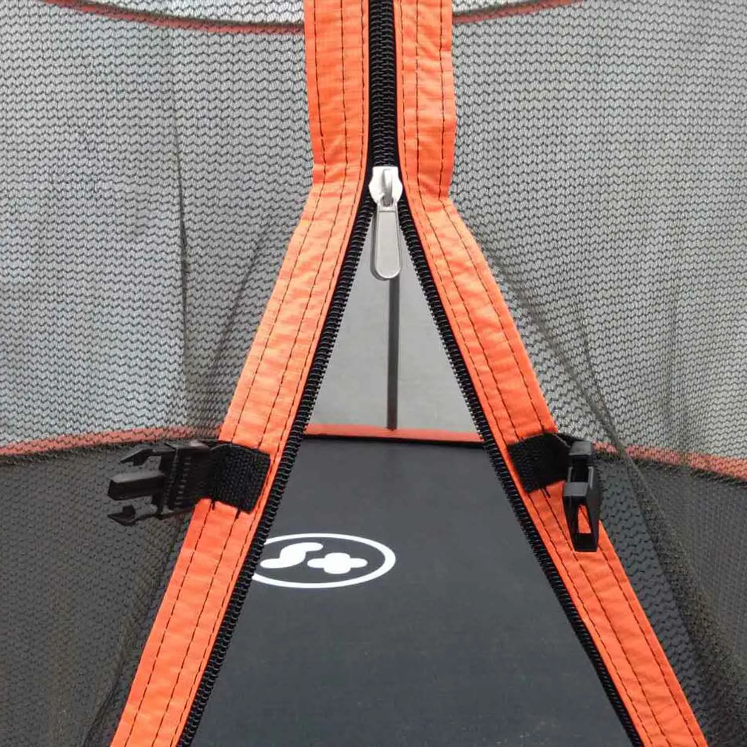 Gartentrampolin mit patentierter Rahmenkonstruktion