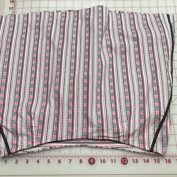 GOLFTINI Modern Golf/Vacation Skort 3 Pocket Side Zip Preppy Pink/Black Print 6