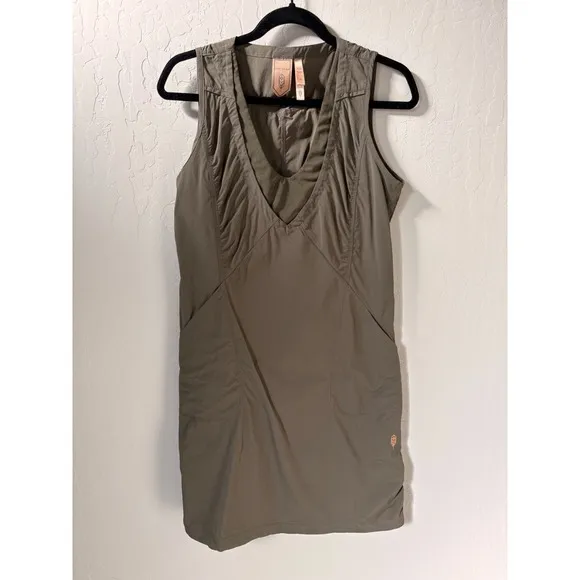 Indygena Liike III Dress Sleeveless Casual V-Neck Pockets Nylon Blend Green M
