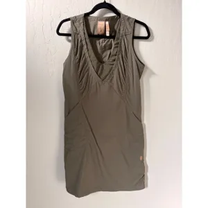 Indygena Liike III Dress Sleeveless Casual V-Neck Pockets Nylon Blend Green M