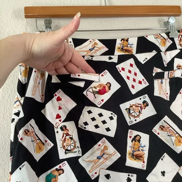LOUDMOUTH Golf Skort Skirt Pin-Up Girls Card Shark Print US 12 Resort Wear