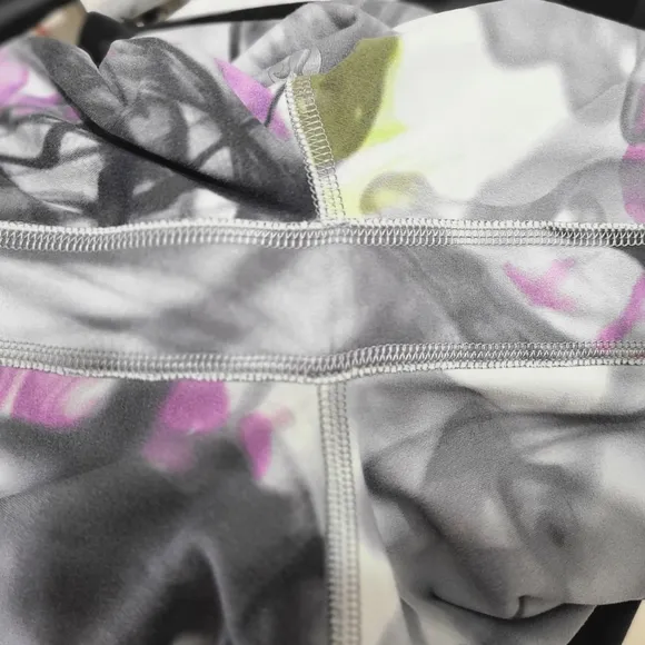 Lululemon 6&quot; Align High-Rise Biker Short in Unicorn Throwback White Multi Sz 2