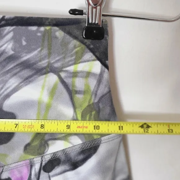 Lululemon 6&quot; Align High-Rise Biker Short in Unicorn Throwback White Multi Sz 2