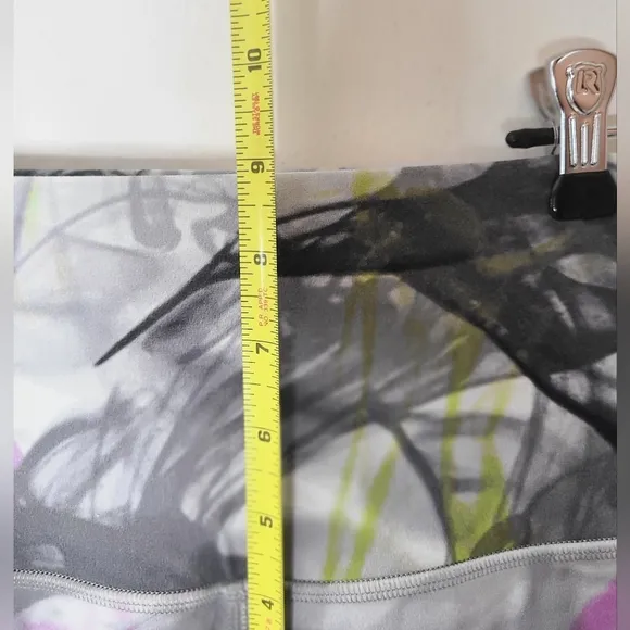 Lululemon 6&quot; Align High-Rise Biker Short in Unicorn Throwback White Multi Sz 2