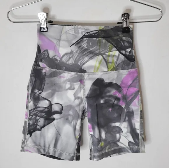 Lululemon 6&quot; Align High-Rise Biker Short in Unicorn Throwback White Multi Sz 2