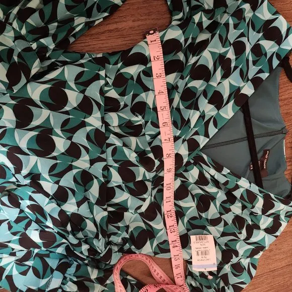 Maggy London LONG SLEEVE WRAP MIDI DRESS NWT GREEN Size 6
