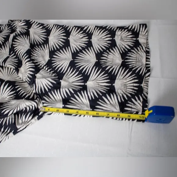 NWT! Masai Pinja Black &amp; White Agave Print Women’s Trouser Shorts Size Large