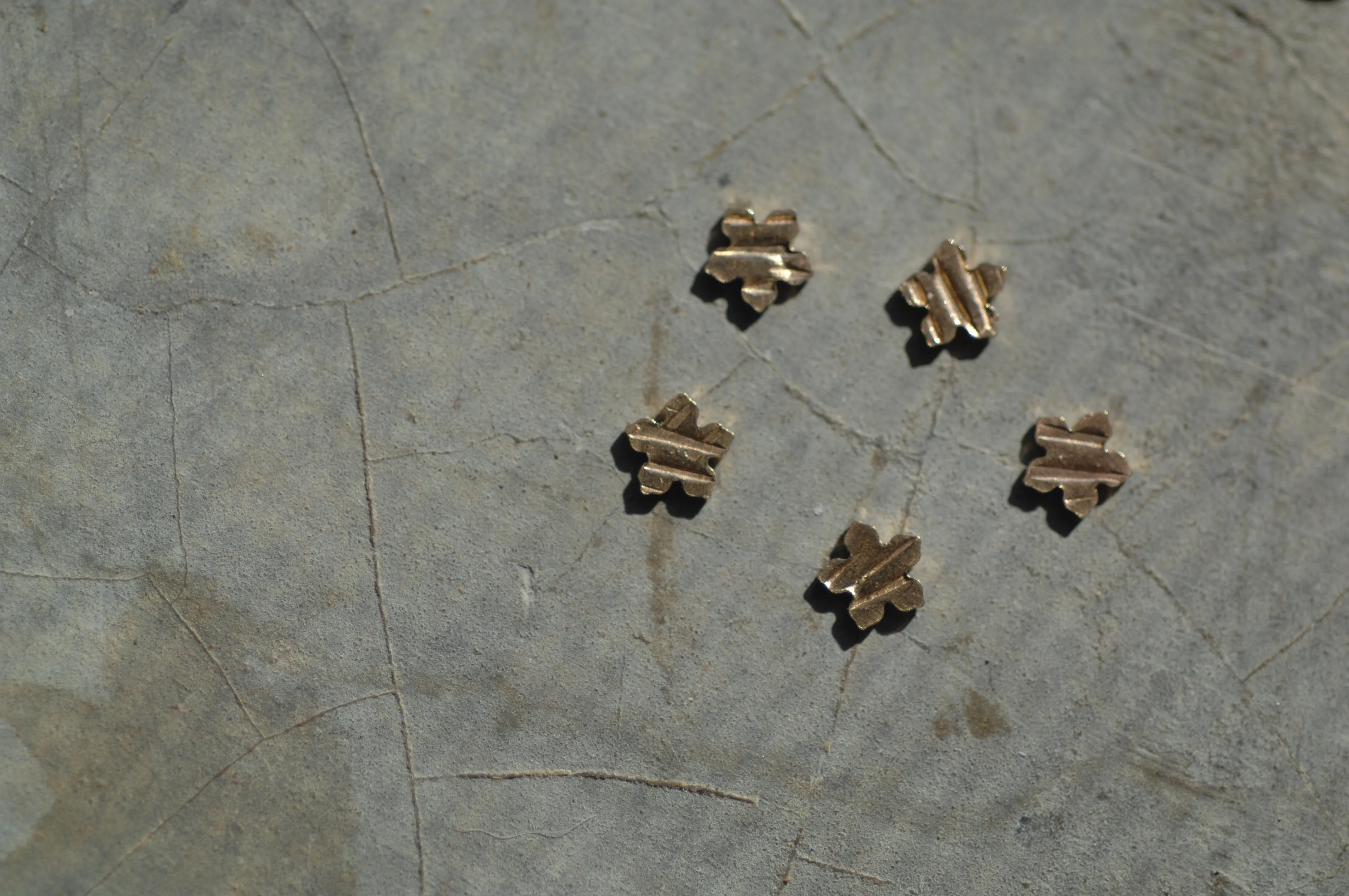 Tiny Metal Hexagon Flower Pointed 4.2mm