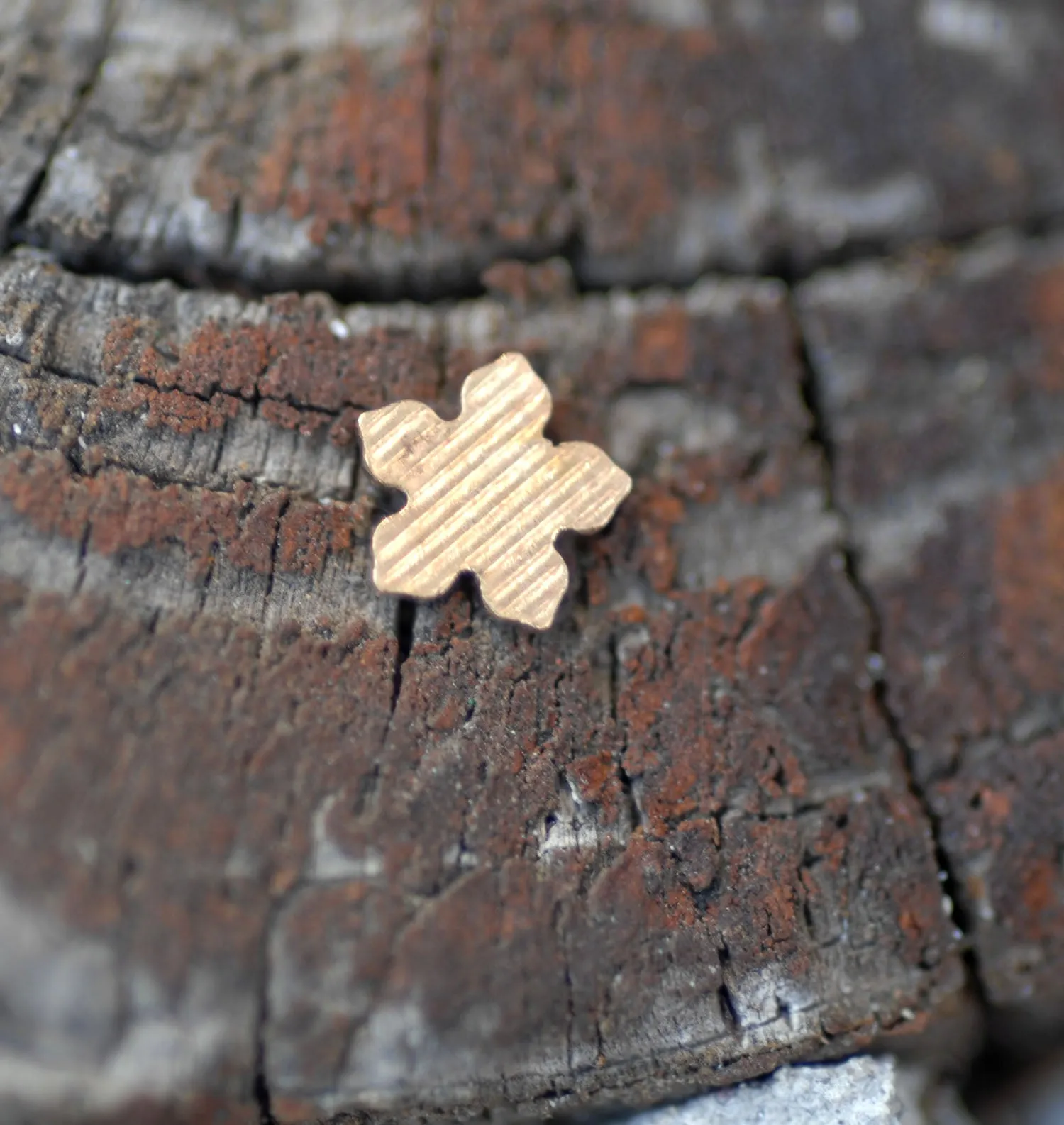 Tiny Metal Hexagon Flower Pointed 4.2mm