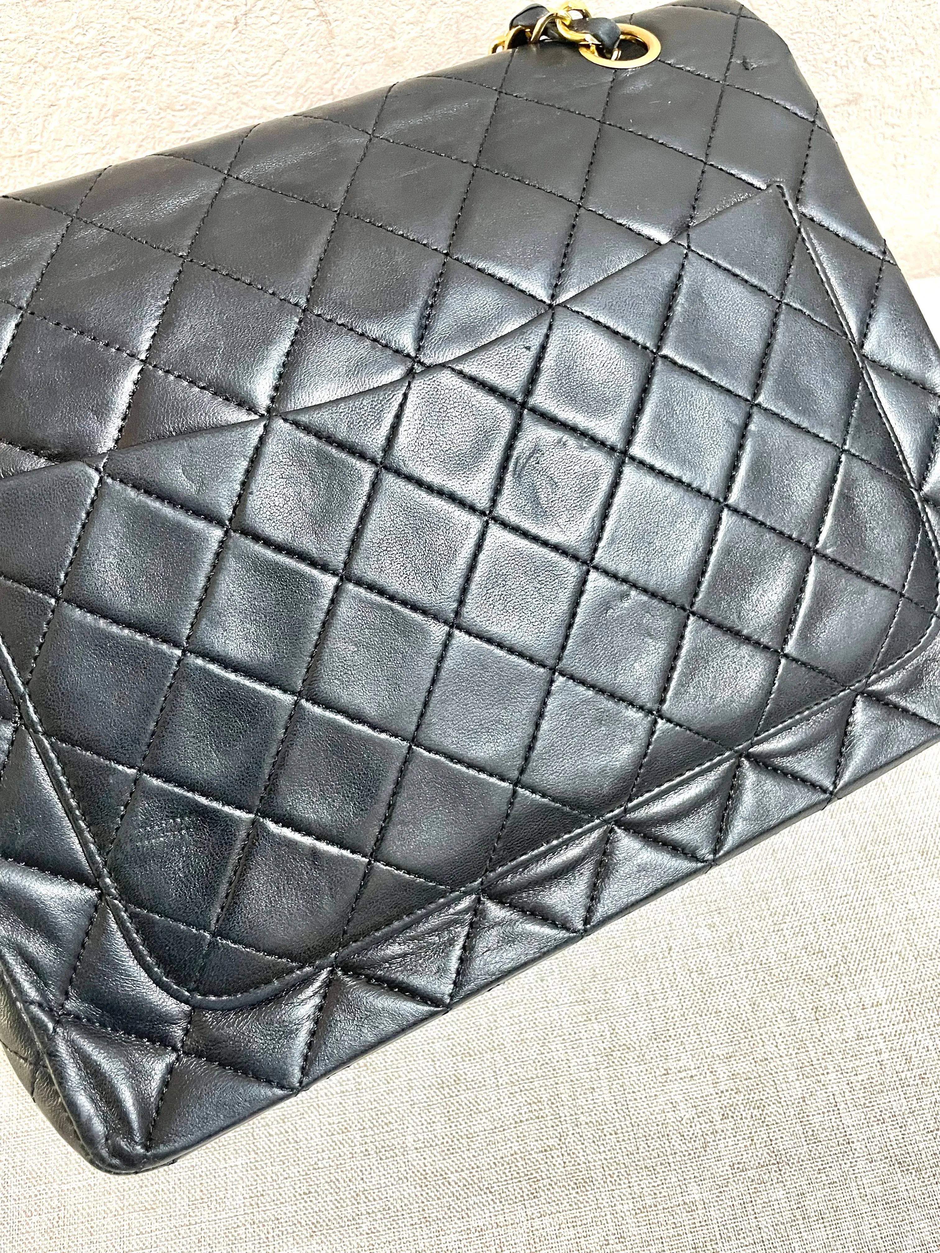 Vintage CHANEL black lambskin classic 2.55 double flap shoulder purse with golden chain straps. Make you even more chic. 061203ac1