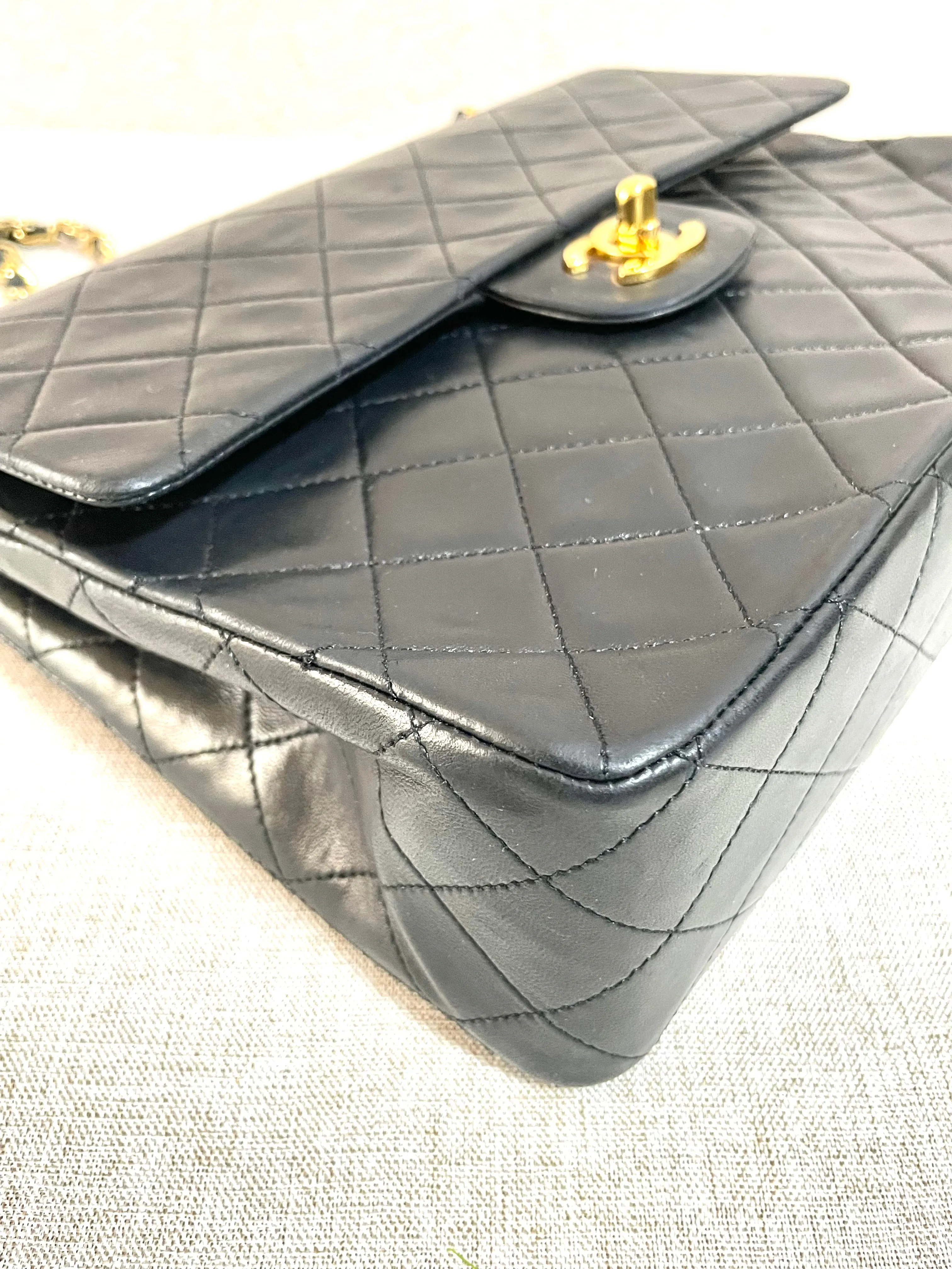 Vintage CHANEL black lambskin classic 2.55 double flap shoulder purse with golden chain straps. Make you even more chic. 061203ac1