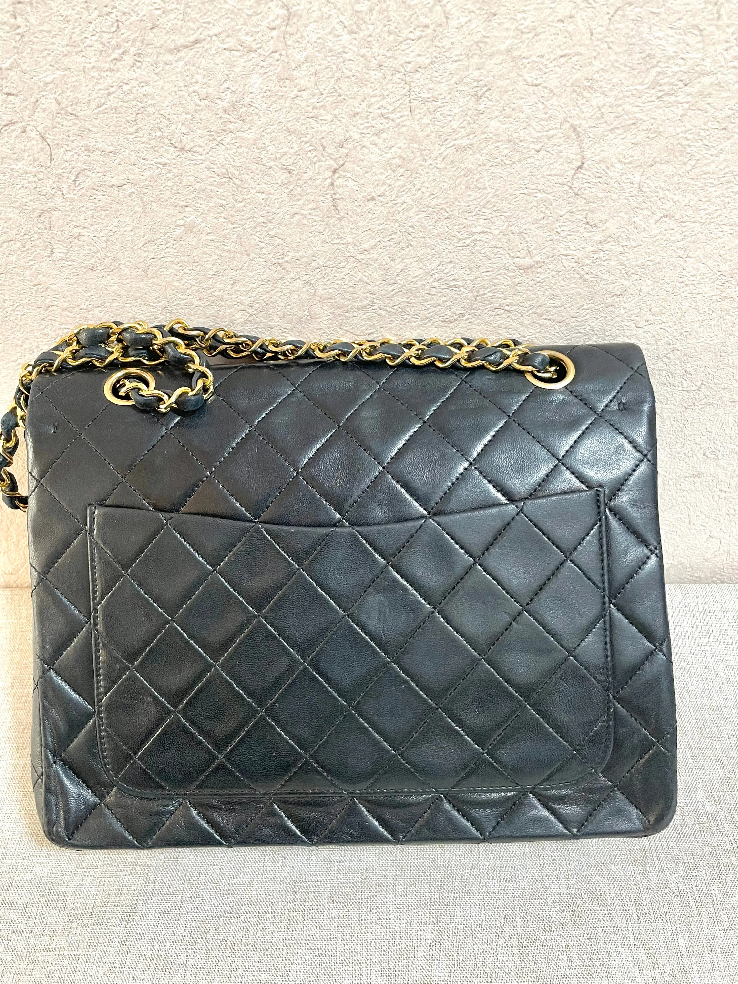 Vintage CHANEL black lambskin classic 2.55 double flap shoulder purse with golden chain straps. Make you even more chic. 061203ac1