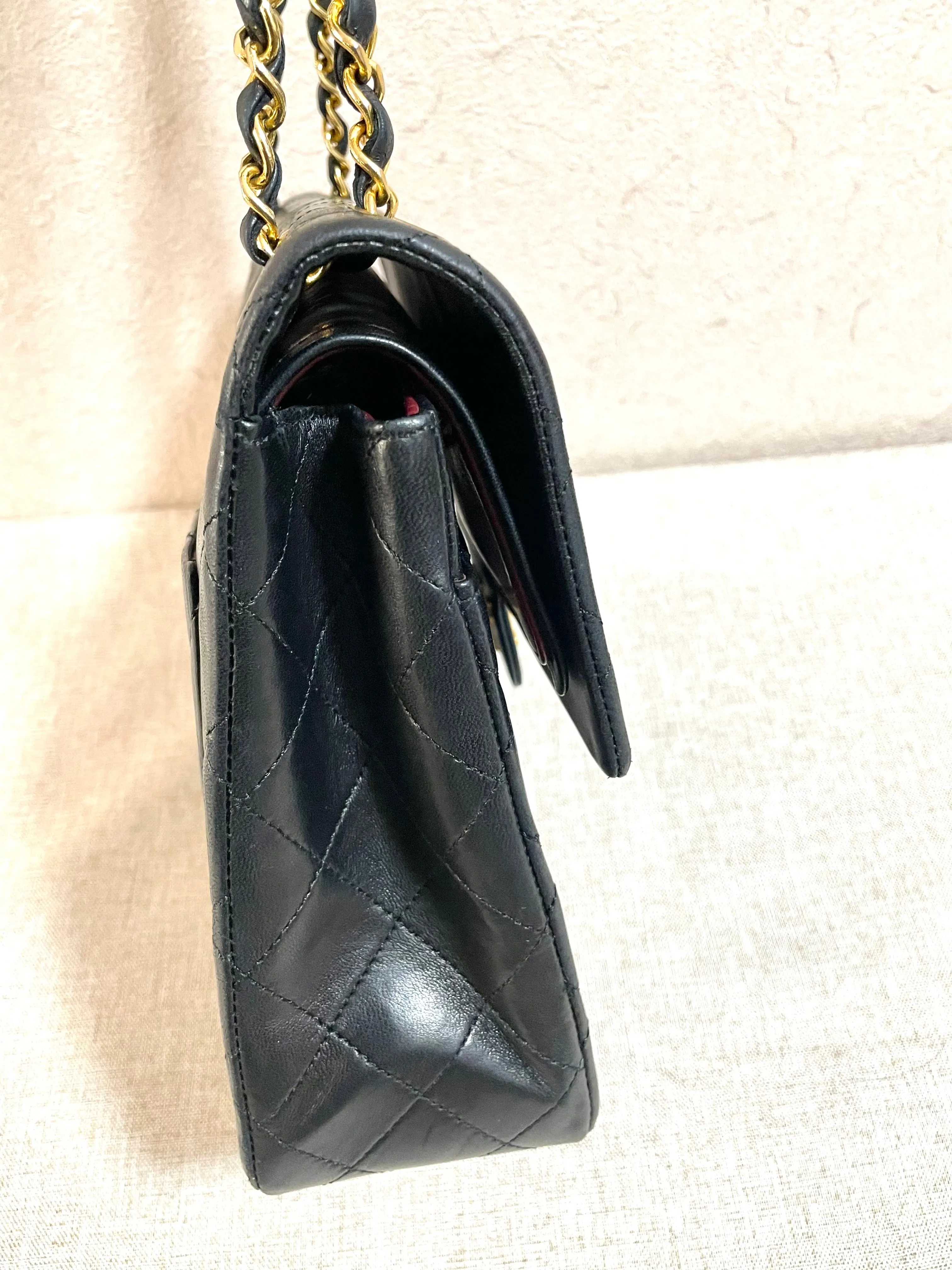 Vintage CHANEL black lambskin classic 2.55 double flap shoulder purse with golden chain straps. Make you even more chic. 061203ac1