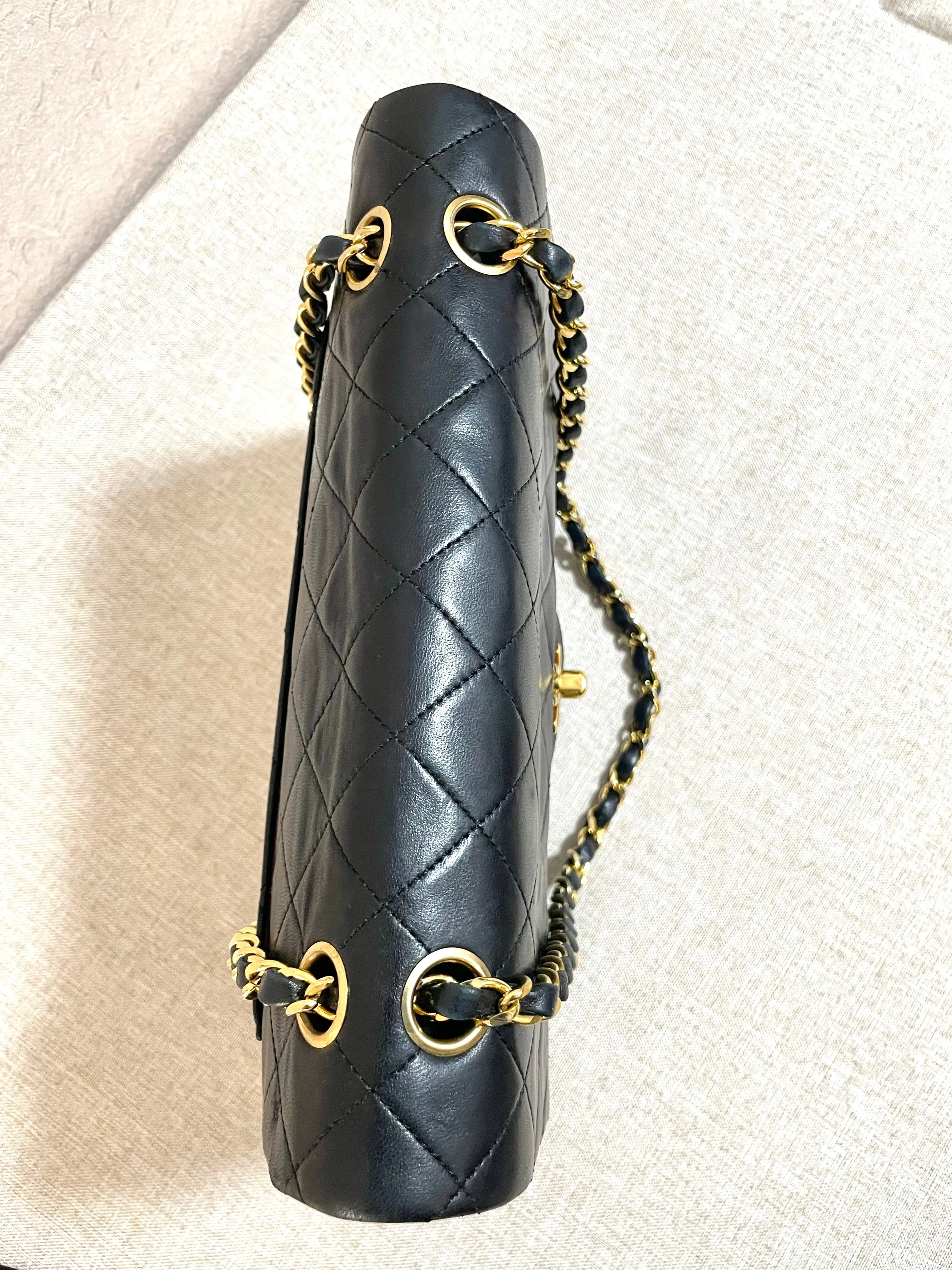 Vintage CHANEL black lambskin classic 2.55 double flap shoulder purse with golden chain straps. Make you even more chic. 061203ac1