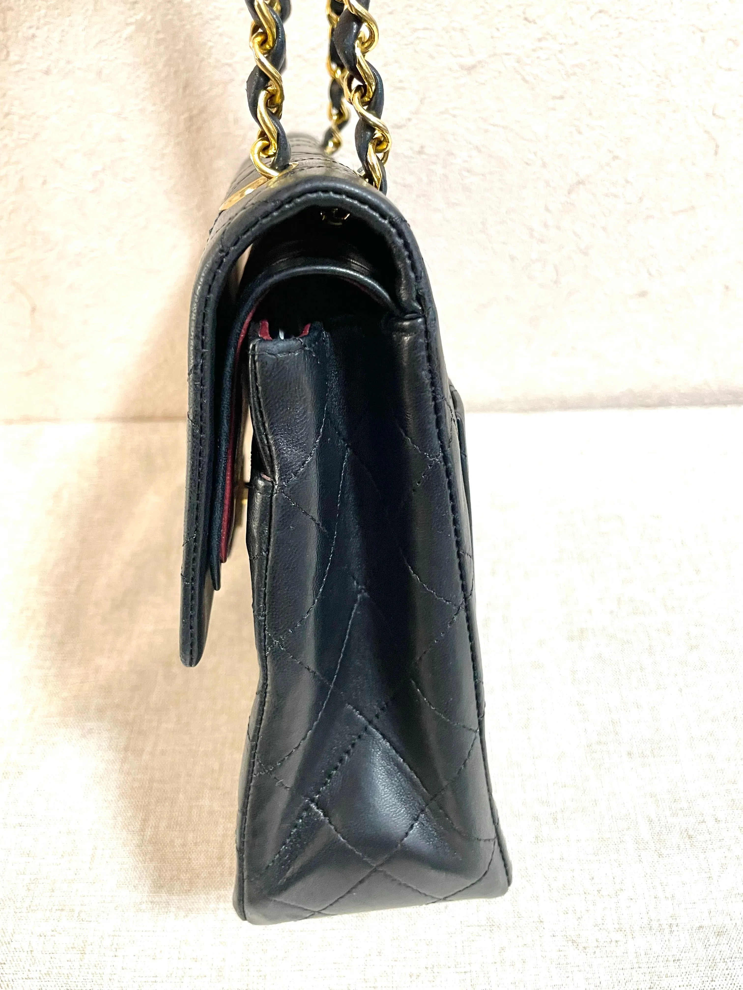 Vintage CHANEL black lambskin classic 2.55 double flap shoulder purse with golden chain straps. Make you even more chic. 061203ac1