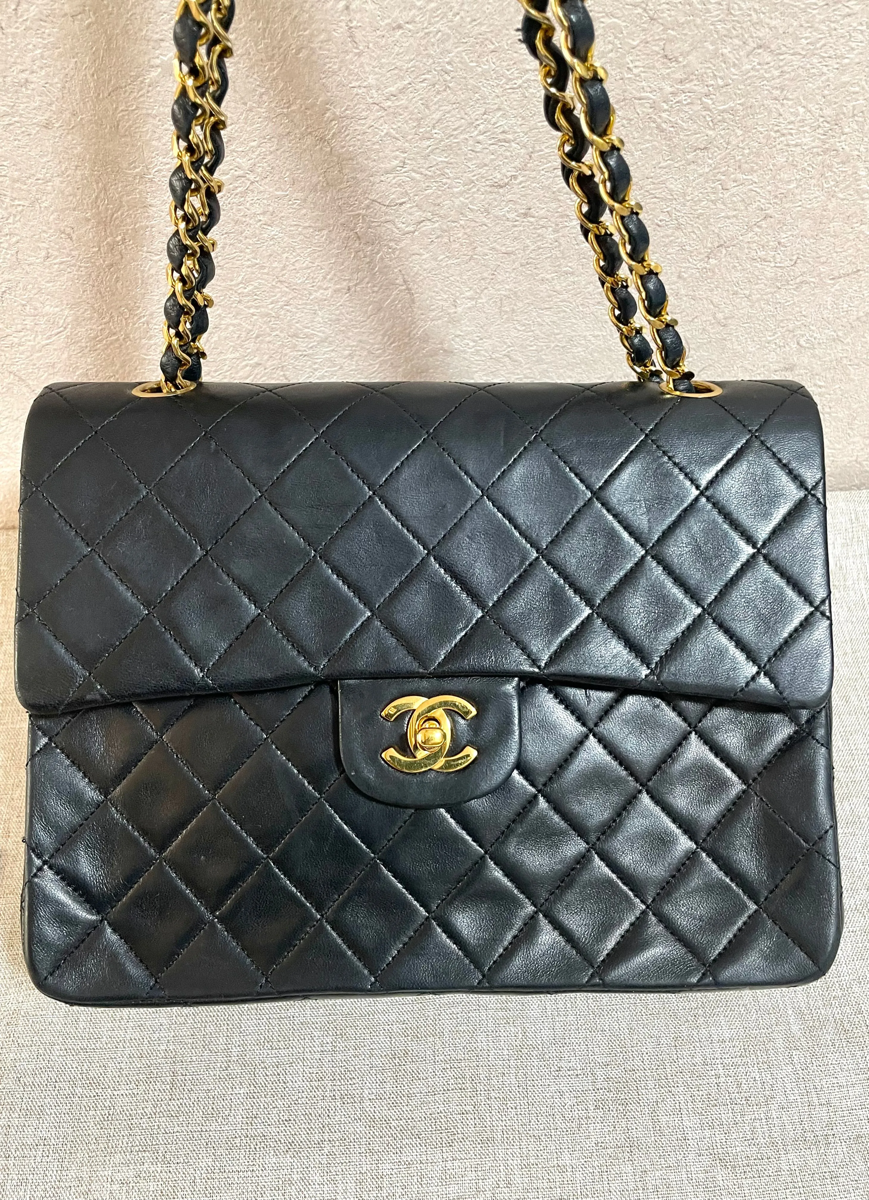 Vintage CHANEL black lambskin classic 2.55 double flap shoulder purse with golden chain straps. Make you even more chic. 061203ac1